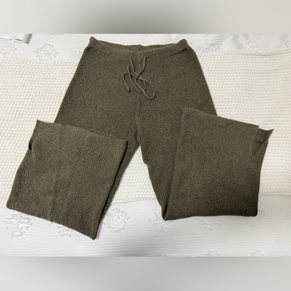 Aerie Knit pants in Olive
